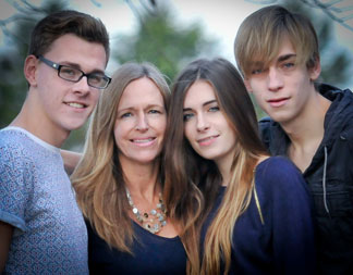 Stephanie Modell with her triplets, Alexander, Evangeline and Maxwell